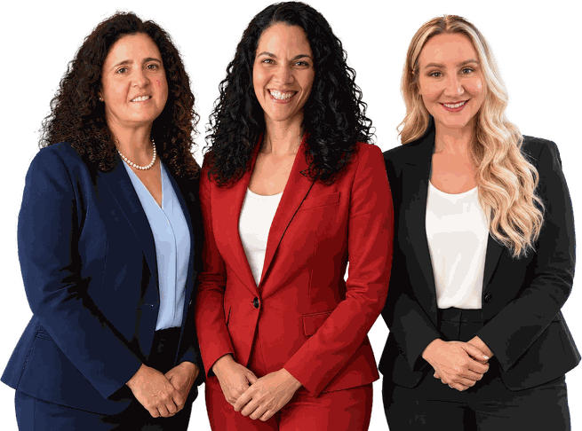 Les avocates en immigration Jacqueline Delgado, Thais Arsolino Purdy et Jessica Smith, de Delgado Purdy Law